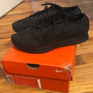 NIKE Flyknit Racer